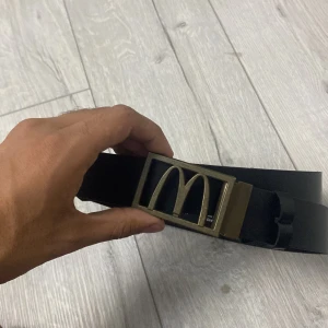 Macdonals bälte - Svart mc bälte