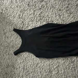 Svart linne, dam - Från lager 157 i storlek M