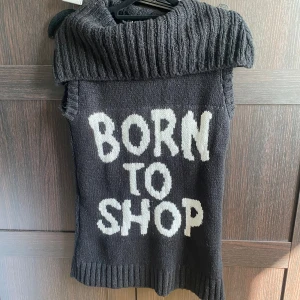 Stickad tröja - Perfekt till shoppingberoende👍🏼  Postar samma dag eller dagen efter.