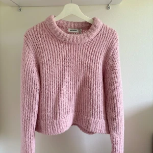 Grovstickad tröja - Grovstickad tröja från Weekday storlek XS