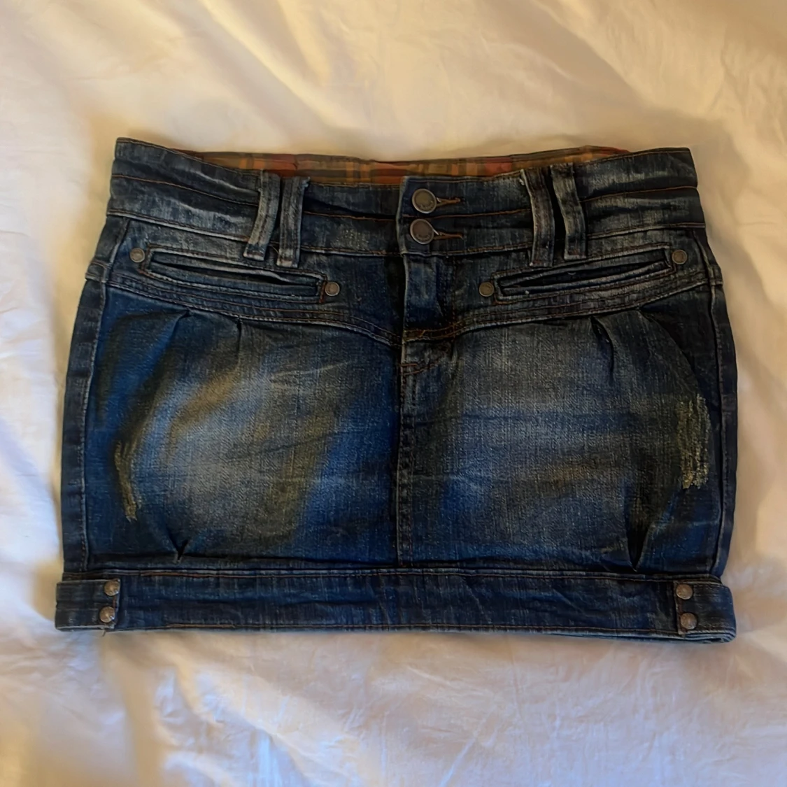 Lågmidjad jeanskjol 