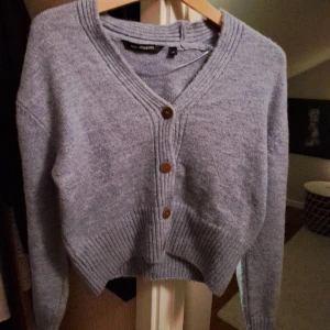 Kofta  - Fåtal gånger använd, ganska varm så passar till vintern. Nypris ligger runt 400