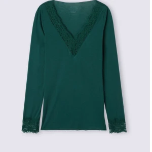 Intimissimi tröja - Säljer min jätte fina intimissimi tröja i storlek S då den inte kommer till användning har använt 2 gånger och inga täken på användnig💕