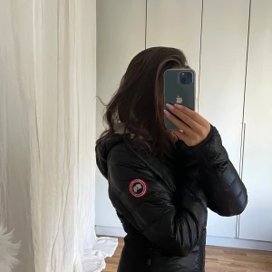 Canada goose jacka - Skit snygg äkta canada goose jacka köpt för väldigt länge sen men super bra skick ändå!!😍😍