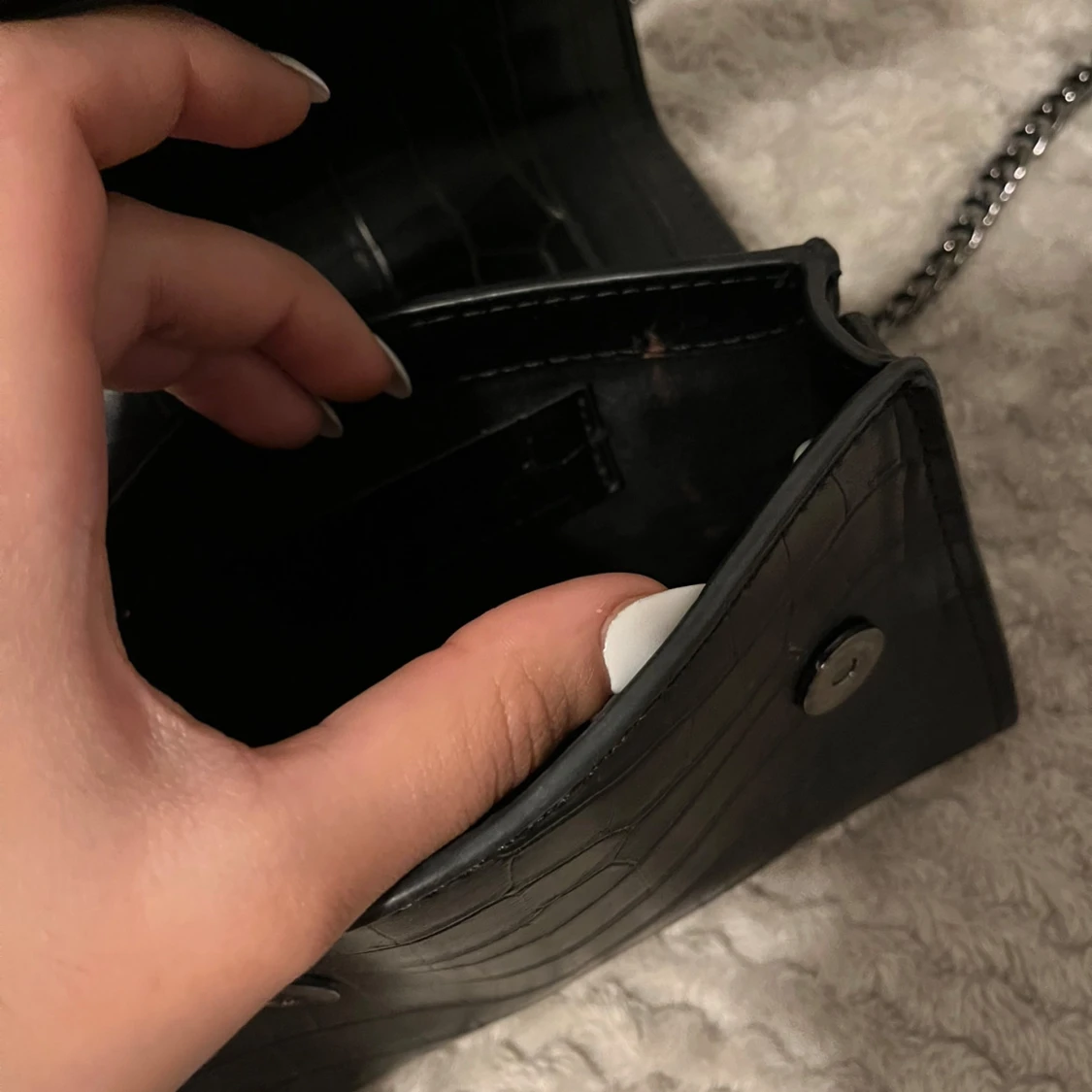 Super gullig svart väska  - 90