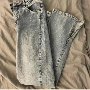Jeans - Jeans från Kappahl som är använda ett fåtal gånger, i nyskick. Nypris 400kr