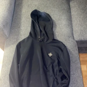 J.Lindeberg hoodie - Jättefin hoodie ifrån märket lindeberg Storlek S men passar M också vid fler frågor finns jag i dm!