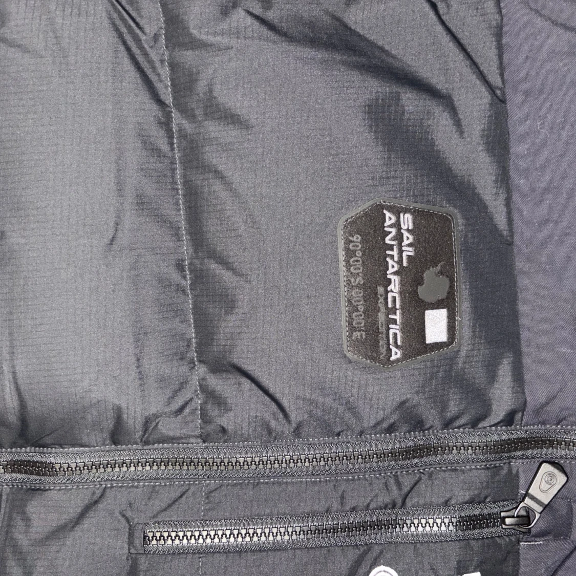 Svart dunjacka från Sail Racing  - 2