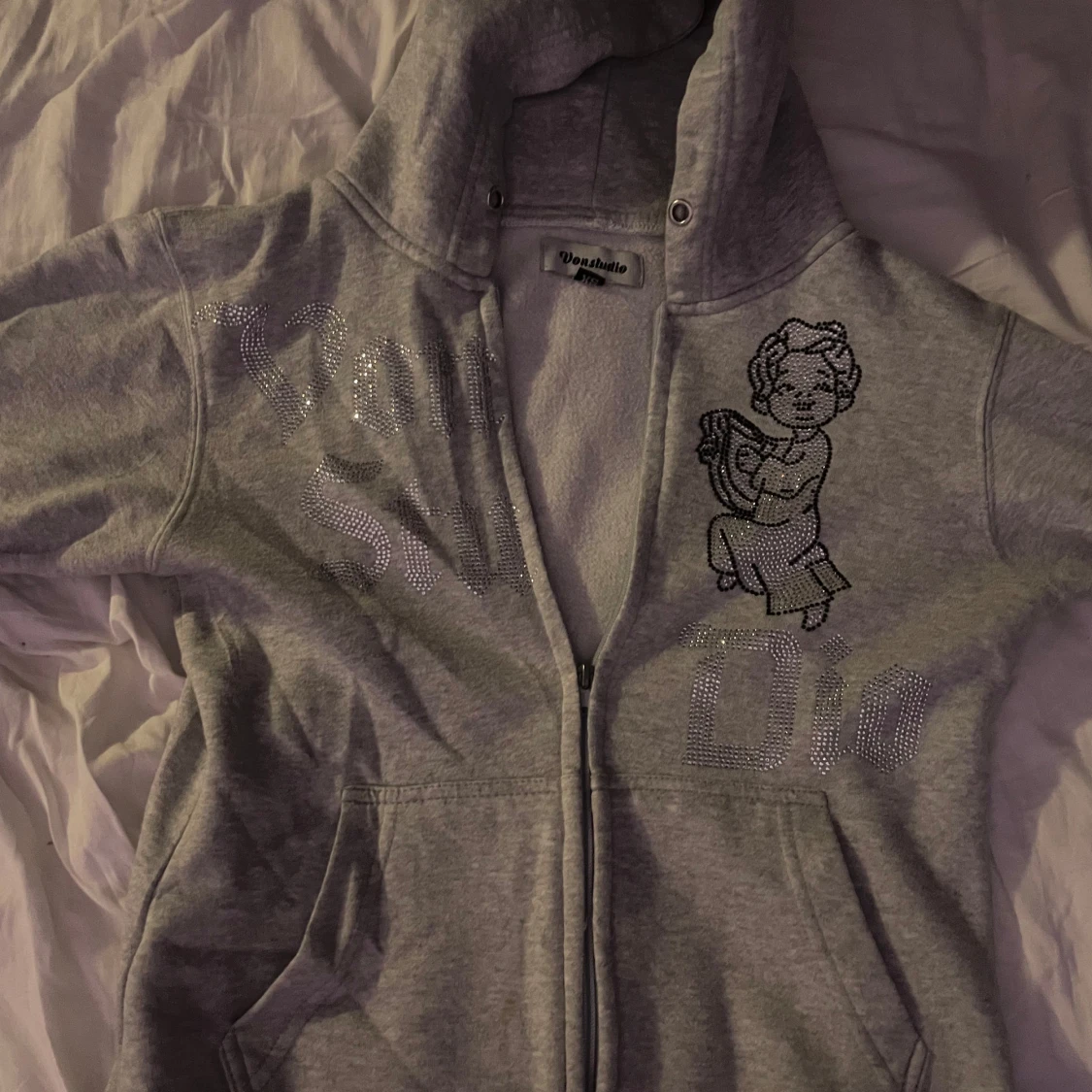 Grå Von studio Hoodie