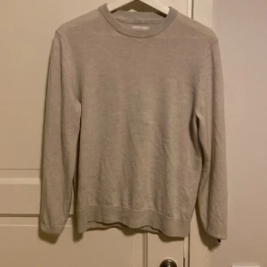 Beige tröja från These Glory Days - Säljer en beige merinoull tröja från these glory Days