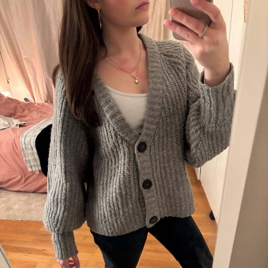 Grå stickad kofta från Stories