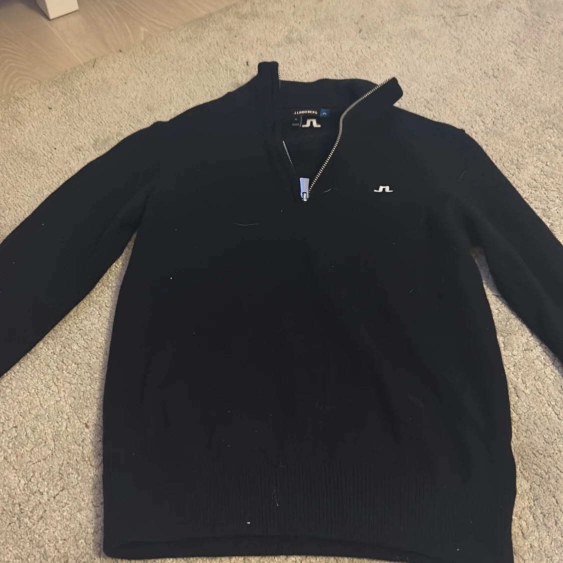 Svart tröja med dragkedja från J.Lindeberg