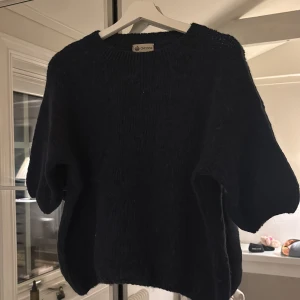 Stickad tröja - Aldrig använd o super skönt material