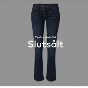 Ltb jeans - Snygga mörkblå jeans med klassisk femficksdesign och knappgylf. Perfekta för en avslappnad stil. Nypris: 799kr (pris kan diskutera)