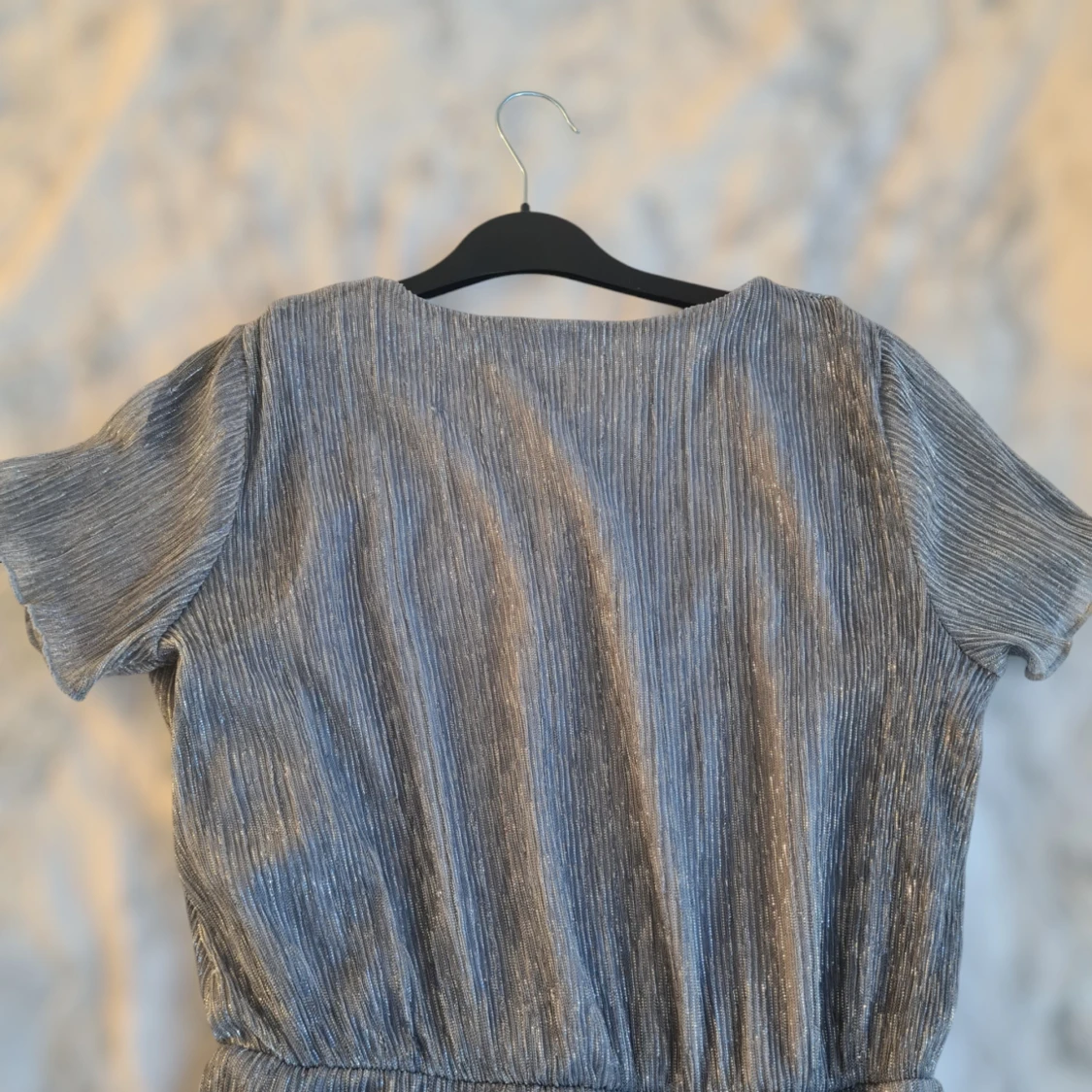 Glittrig klänning från Lindex Kids - 2