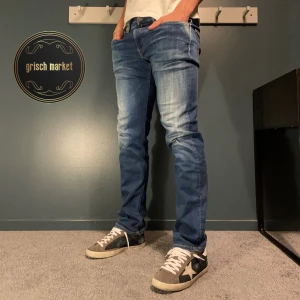 Replay Grover jeans   - Ett par sköna Replay jeans med stretch | jeansen är i grymt skick, 9,0/10 | size 32/32 som sitter magiskt på mig, jag är 181cm 70kg | nypris 1600, priset är inte hugget i sten!