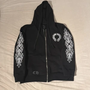 Svart hoodie från Chrome Hearts - Helt ny chrome hearts zip up. Pris kan diskuteras.  Passar som M
