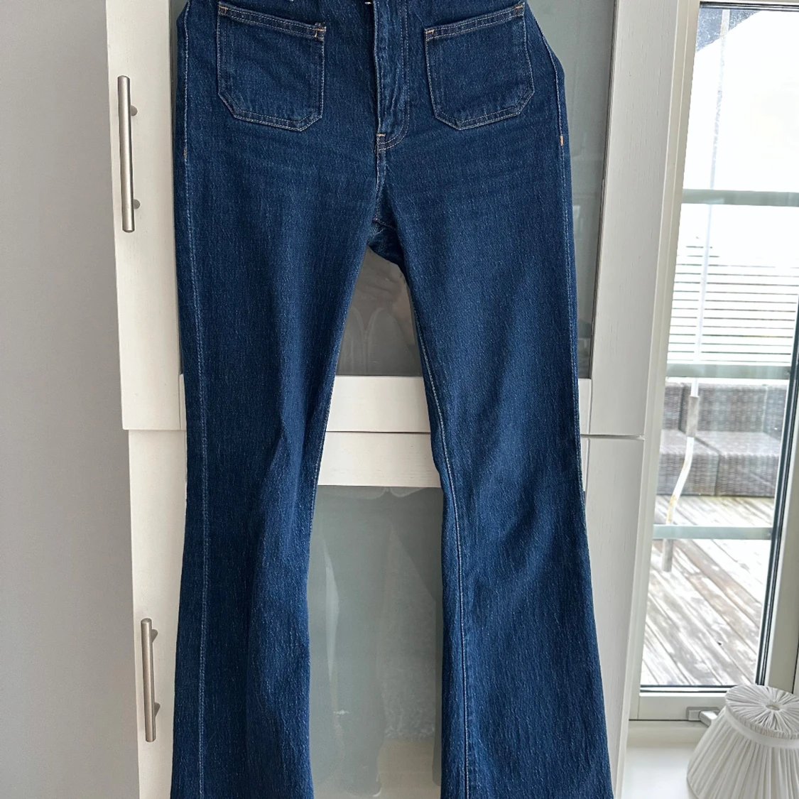 Blå bootcut jeans - 1