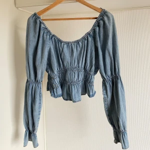 Jeans topp L oanvänd  - Storlek L pris 229kr