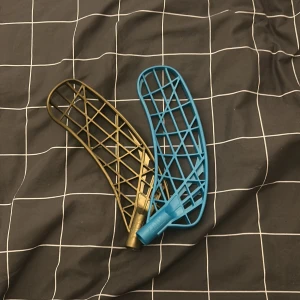 Air one blad från zone - Säljer 3 st helt oanvända air one blad. Två stycken guldiga och ett blått. Jag tar 200 per blad men om du köper alla 3 så får du dom för 500