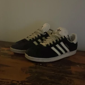 Adidas gazelle - Feta gazelles, använt skick. Skriv vid frågor!