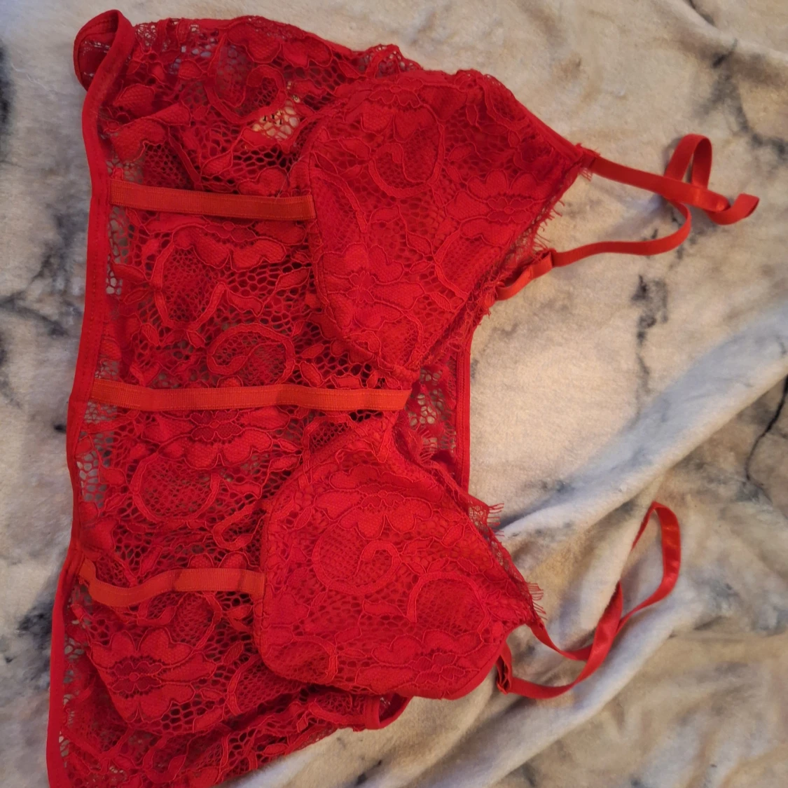 Röd spetskorsett bh