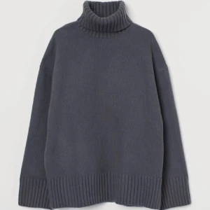 Mörkgrå stickad polotröja - Så fin stickad tröja från H&M💖jättebra skick