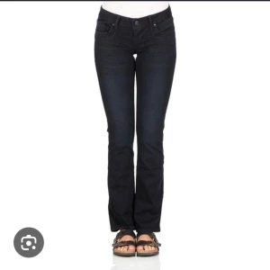 Ltb jeans - Ltb valerie jeans köpta för lite mindre än 2 veckor sedan. Dem har inga defekter alls och säljer för jag är i behov av pengar! Storlek 27/34 i färgen camenta wash. Om ni har frågar är det bara att skriva, är också öppen för prisförslag men eftersom jeansen är i princip helt nya så säljer jag dem inte för billigt!