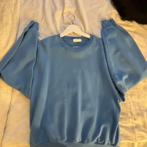 Hoodie - Jätte fin hoodie, säljer pga att den inte används längre 