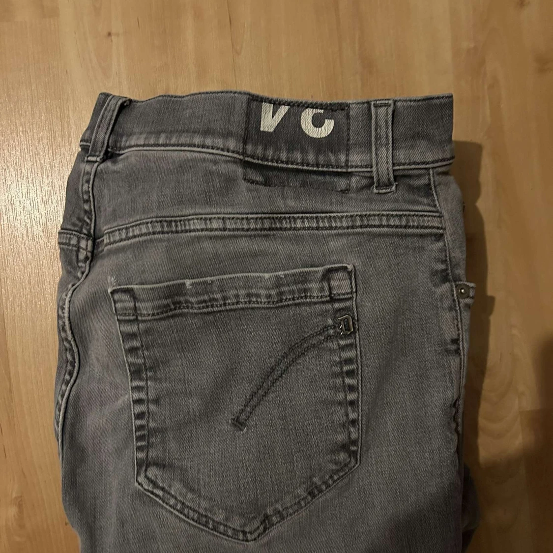 Grå jeans från Dondup