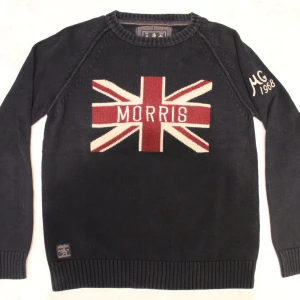 Union Jack Tröja från Morris - Snygg mörk blå tröja från Morris, kvalitet 9/10, Small, Nypris 1 300kr, Sitter fint och ser ny ut med inga skador.