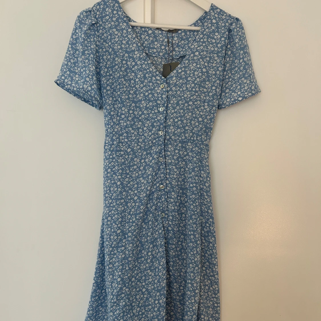 Blommig klänning, helt ny - 1