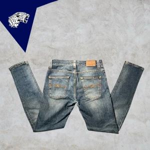 NUDIE JEANS GRIMTIM  - Nudie Jeans Grim Tim | Skick: 9/10 | Strl: W30 L32 | Modellen är 180 cm lång | Hör av dig om du undrar någonting!
