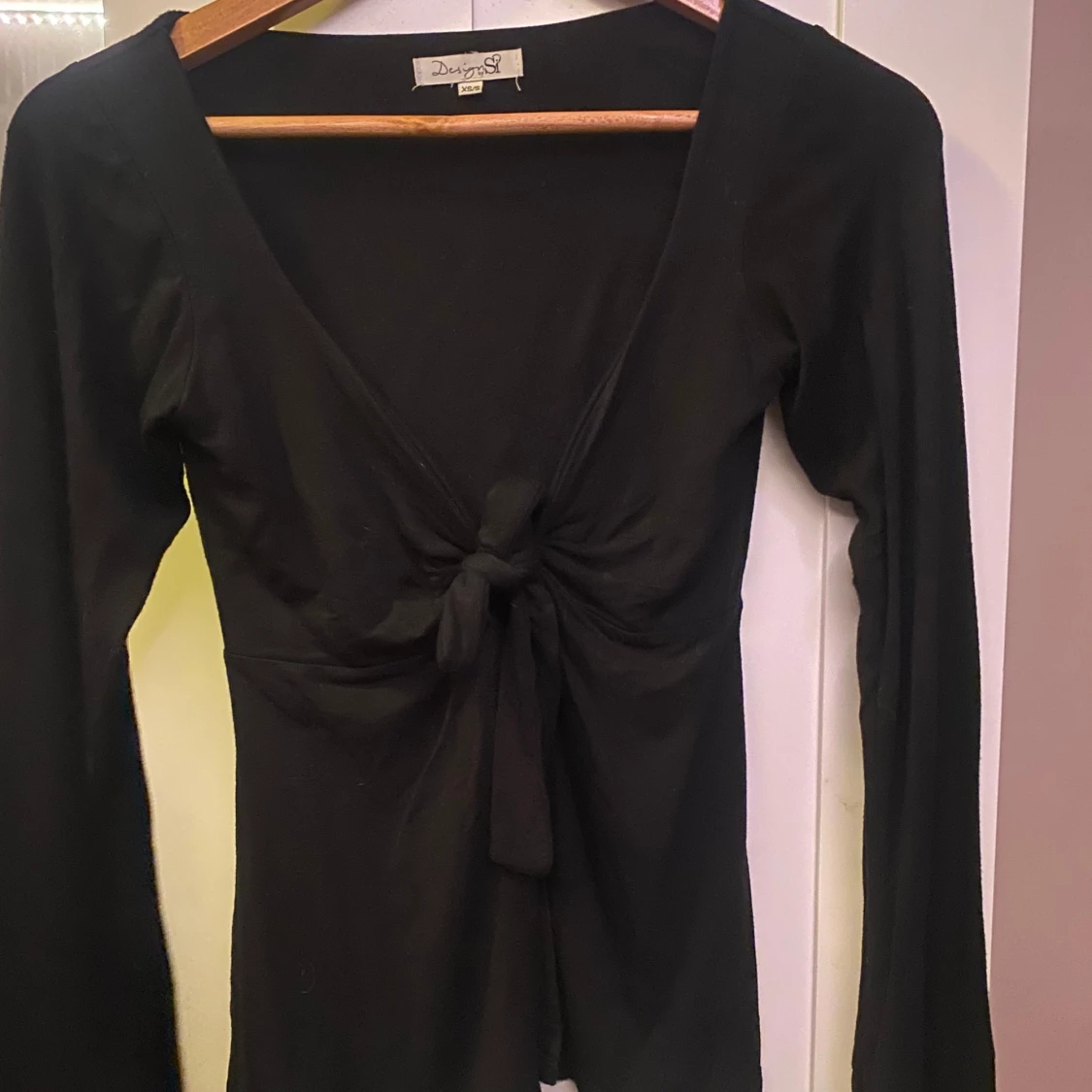 Svart långärmad topp från Design by Si