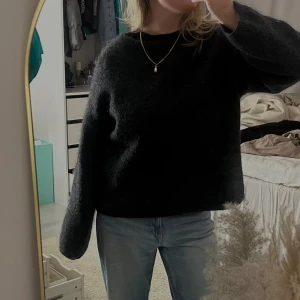 Mörkgrå stickad mohair tröja - Mörkgrå stickad tröja i mohair