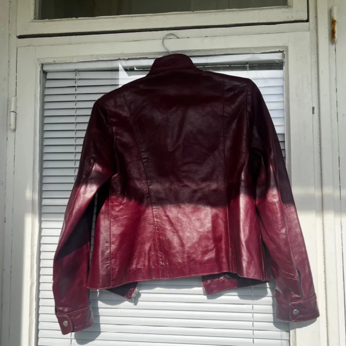 Vinröd skinnjacka - 1