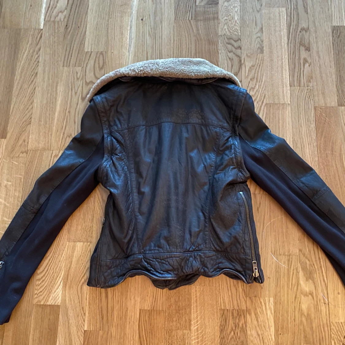 Svart skinnjacka med foder - 2