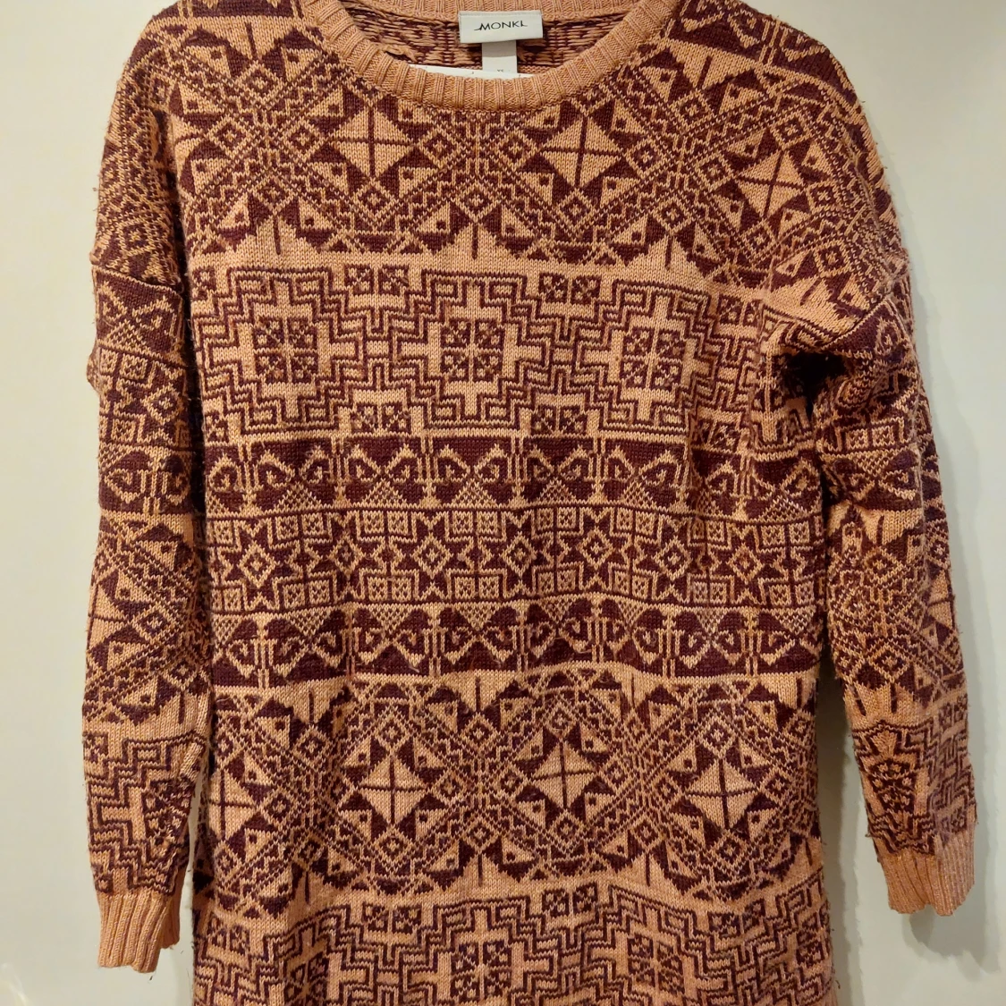 Mönstrad stickad tröja från Monki
