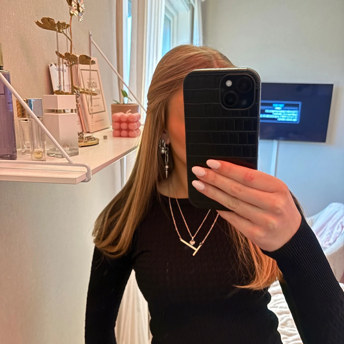 Långärmad tröja med knappar och snygga detaljer  - 1