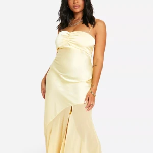 Balklänning - Jättefin balklänning ifrån Boohoo i storlek 38