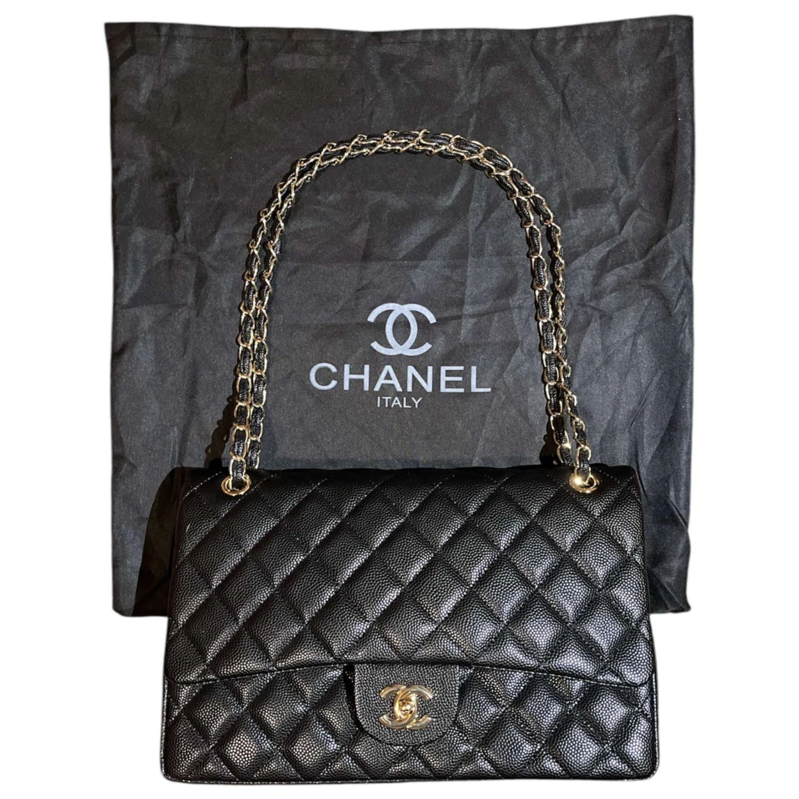 Svart quiltad axelväska