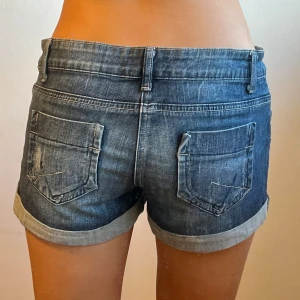 Jeansshorts  - Midjemått: 39cm 💖