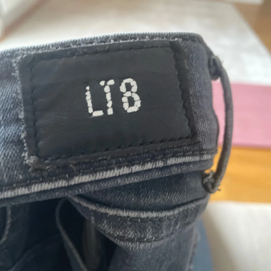 Gråa låg midjande jeans med bootcut - 4