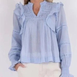 Neo Noir blus - Neo Noir blus i mycket bra skick! Nypris: 600kr🥰💕