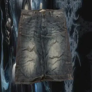 Snygga jorts nästan helt oanvända, köpt secondhand‼️💥