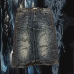 Jorts - Snygga jorts nästan helt oanvända, köpt secondhand‼️💥