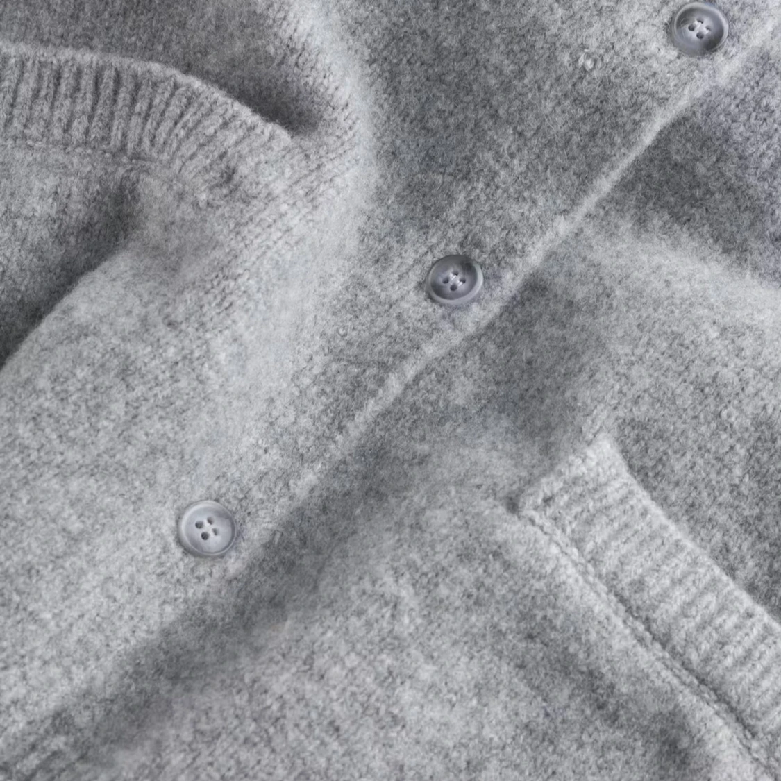 Grå stickad kofta - 2