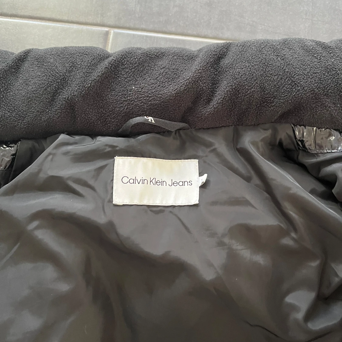 Glansig Calvin Kline jacka  - 91