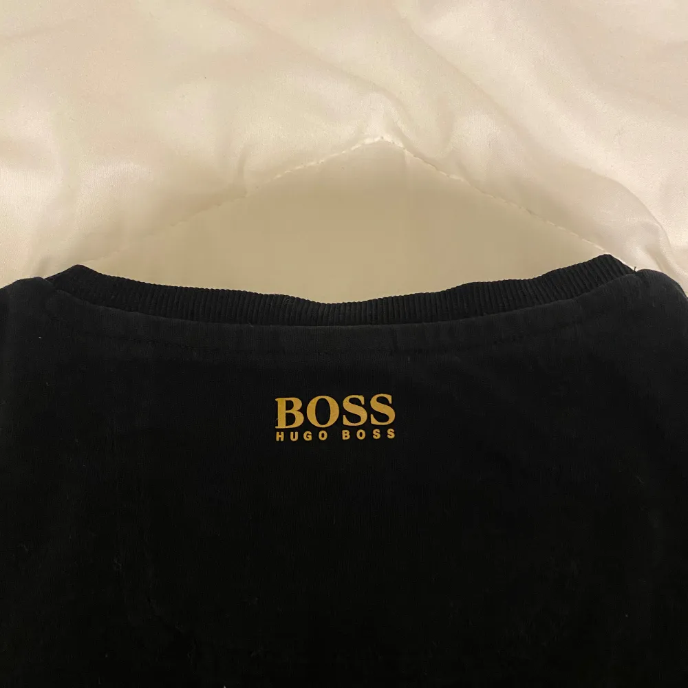 äkta hugo boss t shirt från zalando vi kan diskutera om priset om du är inte nöjd. T-shirts.