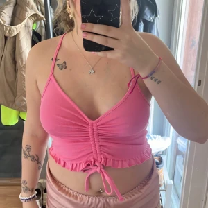 Rosa linne - Jätte fint rosa linne från new yorker, knappt använt, väldigt fint säljer då jag inte använder det